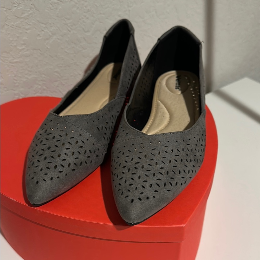Veittes Gray Pointed-Toe Flats with Perforated Design